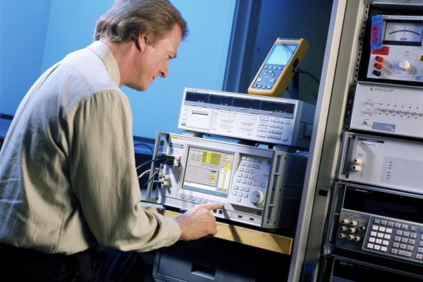 6105A, 6100B Electrical Power Quality Calibrator