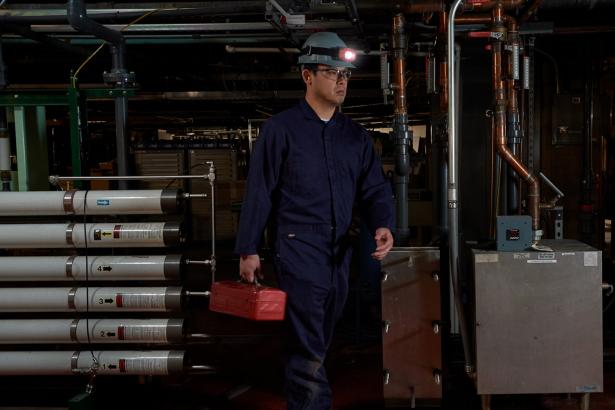 The HL-200 EX headlamp is small, lightweight and easy to transport The HL-200 EX headlamp is small, lightweight and easy to transport