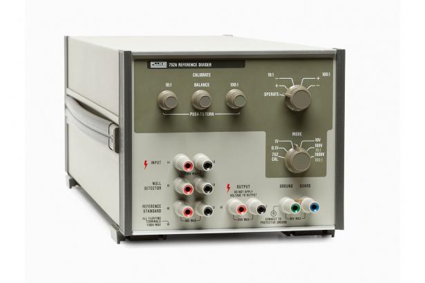 752A Reference Divider