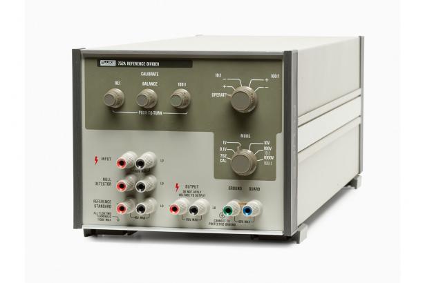 752A Reference Divider